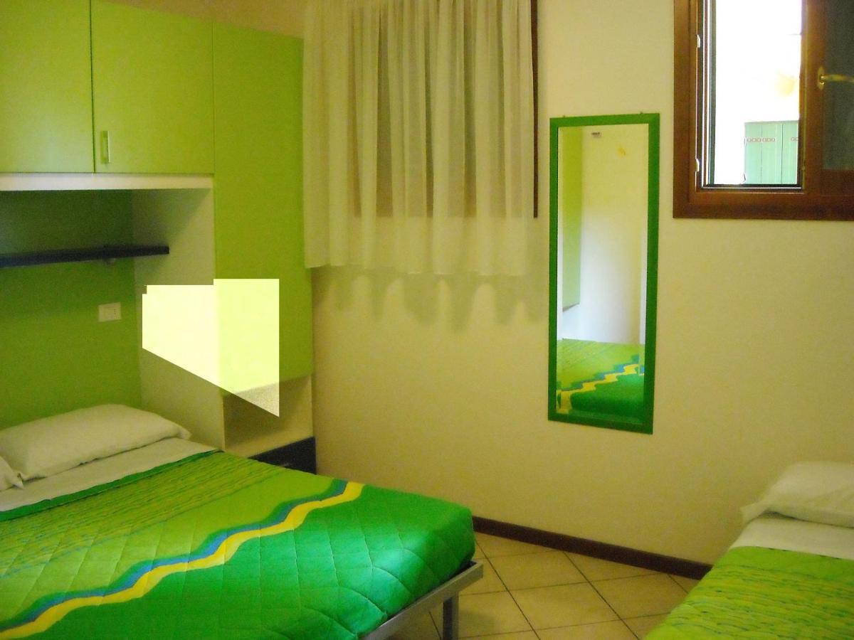 Hotel Apartments Villaggio Dei Fiori 4 Stars Luxury - Great Family Resort - Pet Friendly - With Hypermarket - Delivery Restaurant-Pizzeria - Room Breakfast With Supplement - Ultra Fast Wi-Fi - Play Area For Children - Olympic Swimming Pool - Parking Caorle Exterior foto