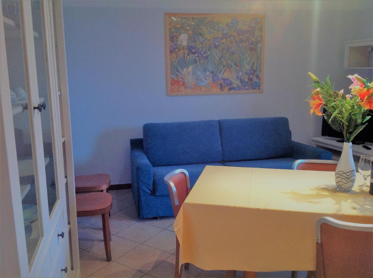Hotel Apartments Villaggio Dei Fiori 4 Stars Luxury - Great Family Resort - Pet Friendly - With Hypermarket - Delivery Restaurant-Pizzeria - Room Breakfast With Supplement - Ultra Fast Wi-Fi - Play Area For Children - Olympic Swimming Pool - Parking Caorle Exterior foto