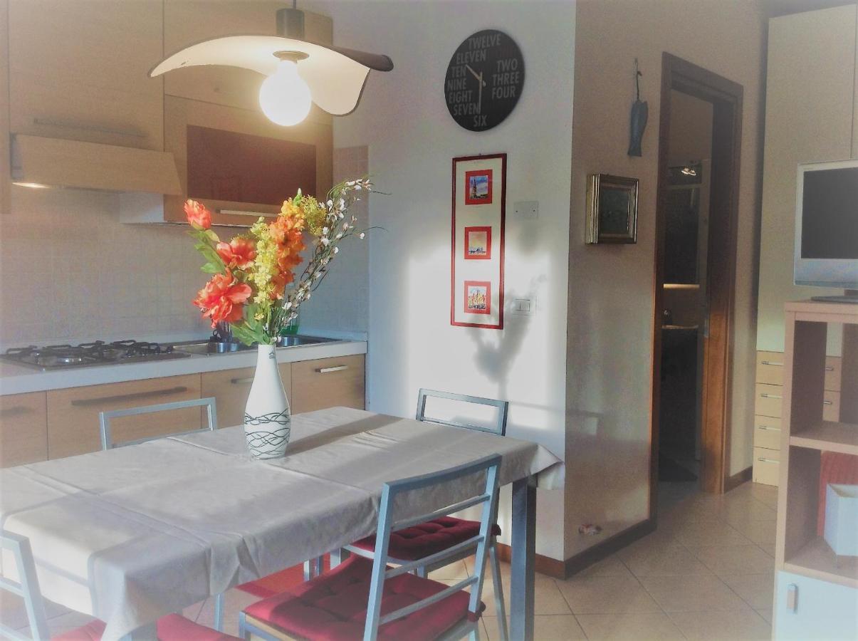 Hotel Apartments Villaggio Dei Fiori 4 Stars Luxury - Great Family Resort - Pet Friendly - With Hypermarket - Delivery Restaurant-Pizzeria - Room Breakfast With Supplement - Ultra Fast Wi-Fi - Play Area For Children - Olympic Swimming Pool - Parking Caorle Exterior foto