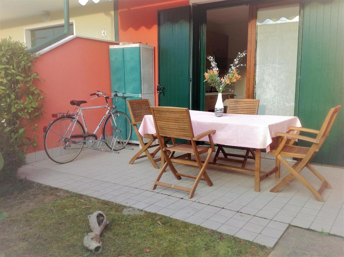 Hotel Apartments Villaggio Dei Fiori 4 Stars Luxury - Great Family Resort - Pet Friendly - With Hypermarket - Delivery Restaurant-Pizzeria - Room Breakfast With Supplement - Ultra Fast Wi-Fi - Play Area For Children - Olympic Swimming Pool - Parking Caorle Exterior foto