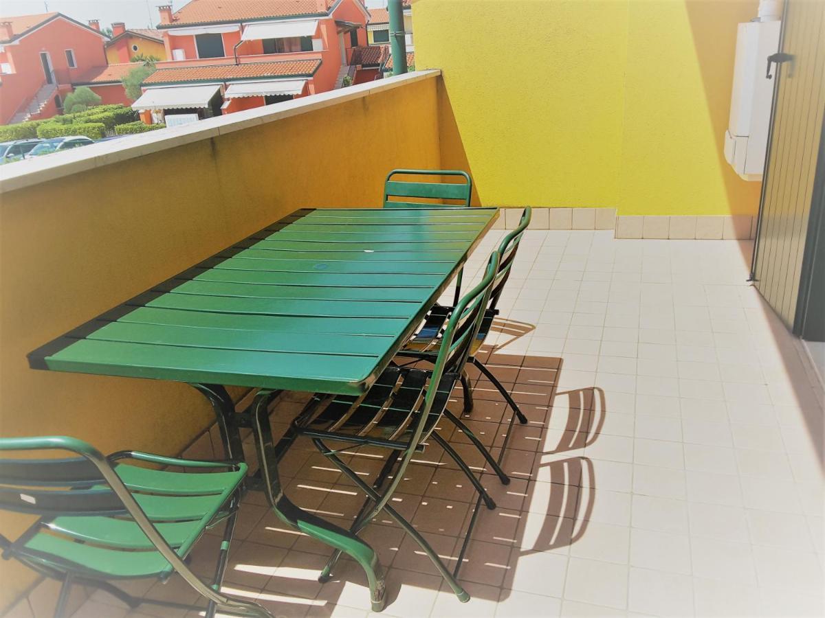 Hotel Apartments Villaggio Dei Fiori 4 Stars Luxury - Great Family Resort - Pet Friendly - With Hypermarket - Delivery Restaurant-Pizzeria - Room Breakfast With Supplement - Ultra Fast Wi-Fi - Play Area For Children - Olympic Swimming Pool - Parking Caorle Exterior foto