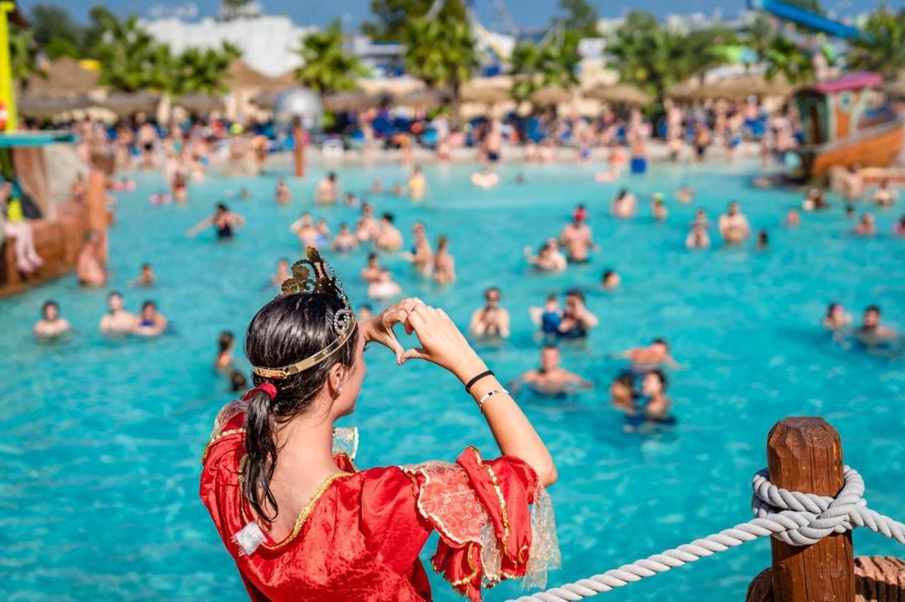 Hotel Apartments Villaggio Dei Fiori 4 Stars Luxury - Great Family Resort - Pet Friendly - With Hypermarket - Delivery Restaurant-Pizzeria - Room Breakfast With Supplement - Ultra Fast Wi-Fi - Play Area For Children - Olympic Swimming Pool - Parking Caorle Exterior foto