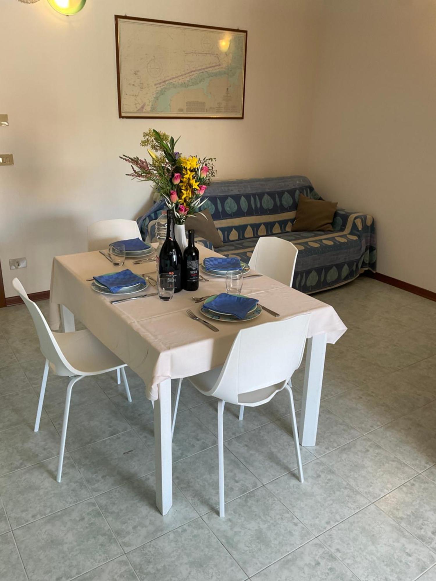 Hotel Apartments Villaggio Dei Fiori 4 Stars Luxury - Great Family Resort - Pet Friendly - With Hypermarket - Delivery Restaurant-Pizzeria - Room Breakfast With Supplement - Ultra Fast Wi-Fi - Play Area For Children - Olympic Swimming Pool - Parking Caorle Exterior foto