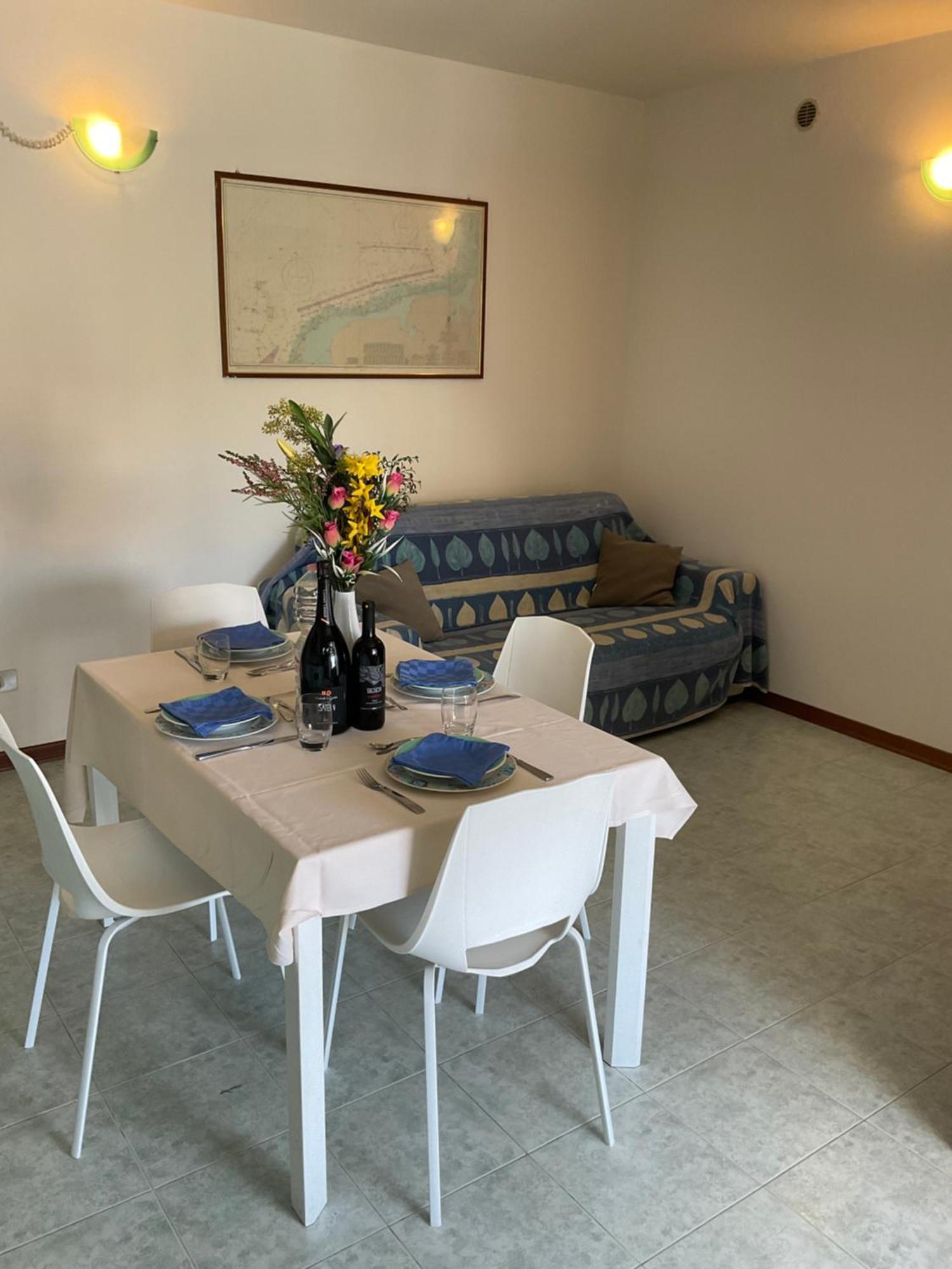 Hotel Apartments Villaggio Dei Fiori 4 Stars Luxury - Great Family Resort - Pet Friendly - With Hypermarket - Delivery Restaurant-Pizzeria - Room Breakfast With Supplement - Ultra Fast Wi-Fi - Play Area For Children - Olympic Swimming Pool - Parking Caorle Exterior foto