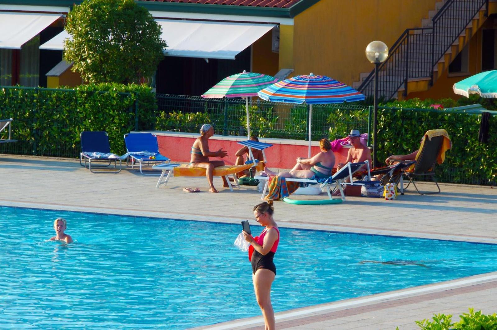 Hotel Apartments Villaggio Dei Fiori 4 Stars Luxury - Great Family Resort - Pet Friendly - With Hypermarket - Delivery Restaurant-Pizzeria - Room Breakfast With Supplement - Ultra Fast Wi-Fi - Play Area For Children - Olympic Swimming Pool - Parking Caorle Exterior foto