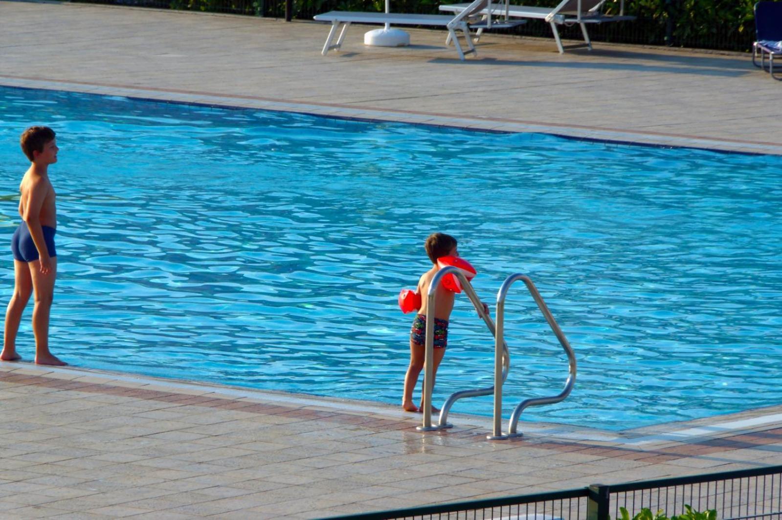 Hotel Apartments Villaggio Dei Fiori 4 Stars Luxury - Great Family Resort - Pet Friendly - With Hypermarket - Delivery Restaurant-Pizzeria - Room Breakfast With Supplement - Ultra Fast Wi-Fi - Play Area For Children - Olympic Swimming Pool - Parking Caorle Exterior foto