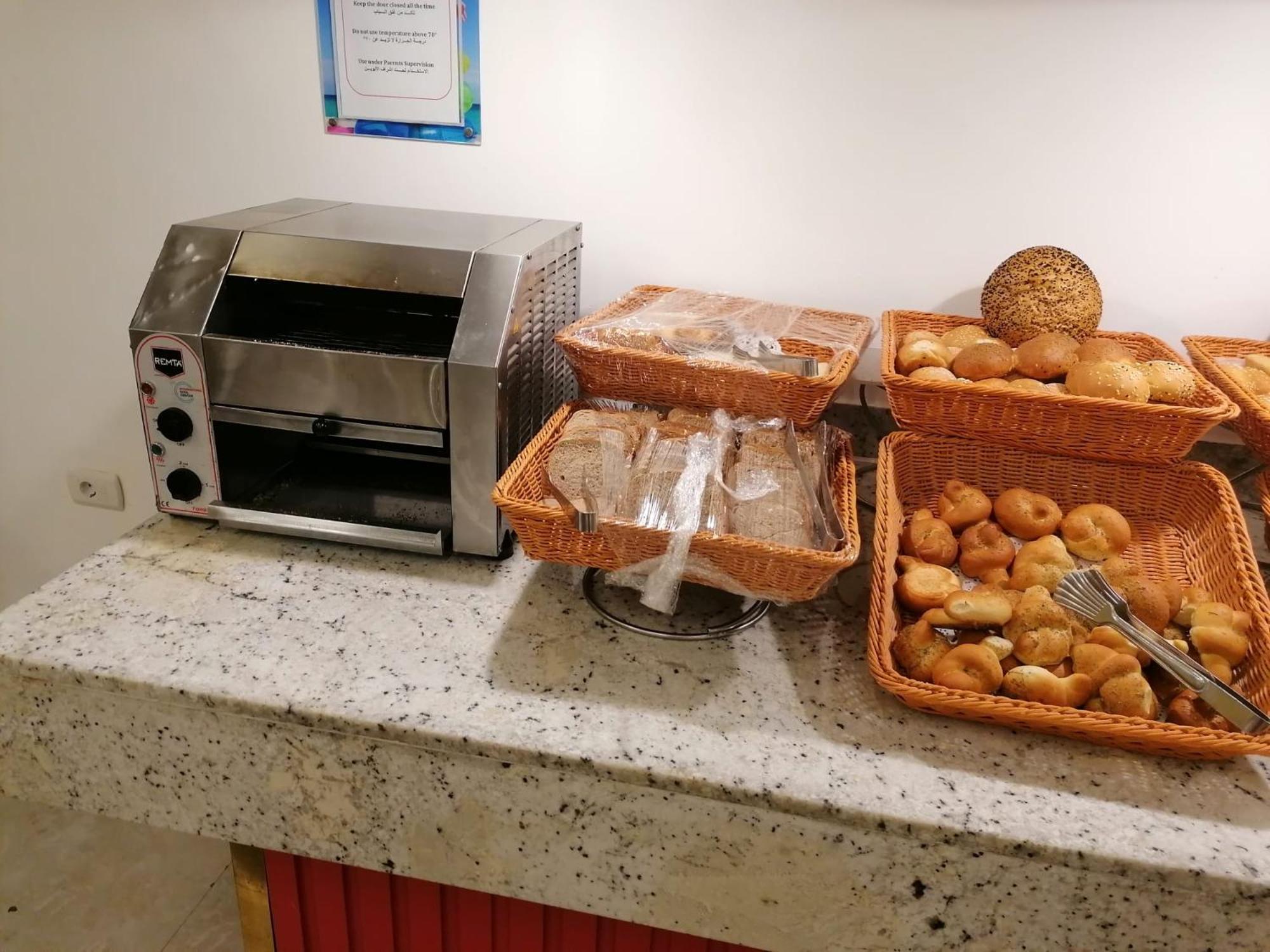 Hotel Apartments Villaggio Dei Fiori 4 Stars Luxury - Great Family Resort - Pet Friendly - With Hypermarket - Delivery Restaurant-Pizzeria - Room Breakfast With Supplement - Ultra Fast Wi-Fi - Play Area For Children - Olympic Swimming Pool - Parking Caorle Exterior foto