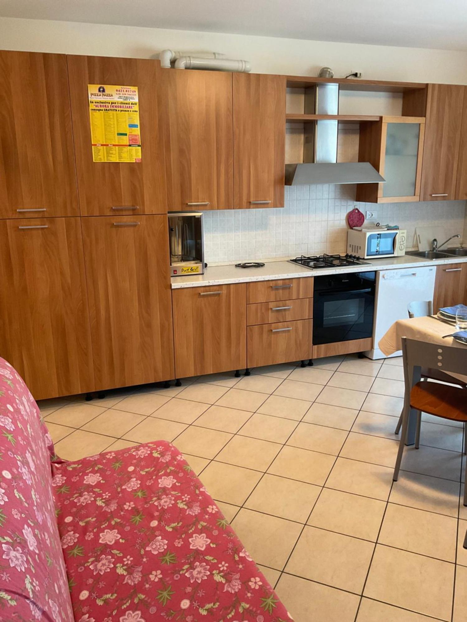 Hotel Apartments Villaggio Dei Fiori 4 Stars Luxury - Great Family Resort - Pet Friendly - With Hypermarket - Delivery Restaurant-Pizzeria - Room Breakfast With Supplement - Ultra Fast Wi-Fi - Play Area For Children - Olympic Swimming Pool - Parking Caorle Exterior foto