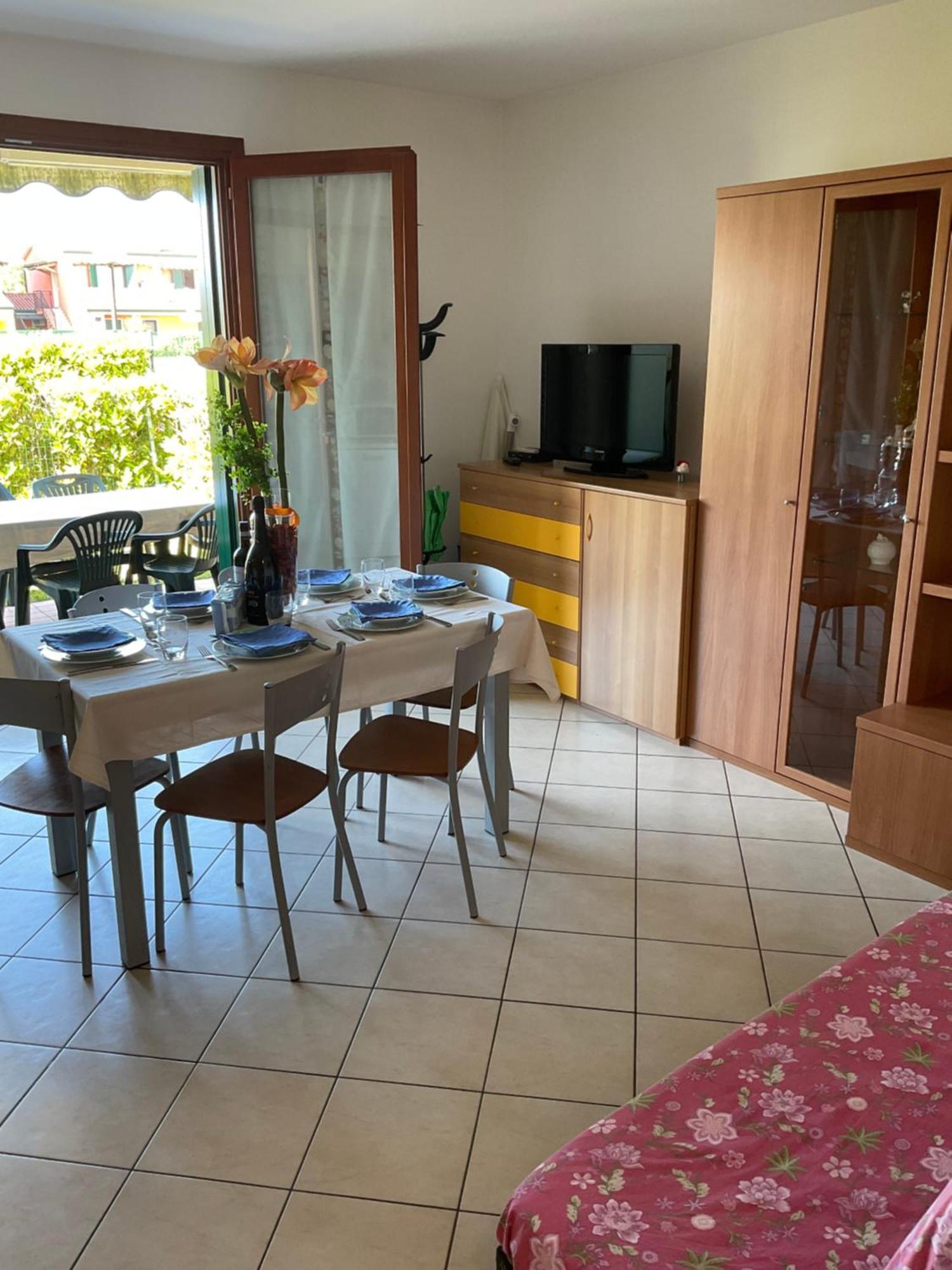 Hotel Apartments Villaggio Dei Fiori 4 Stars Luxury - Great Family Resort - Pet Friendly - With Hypermarket - Delivery Restaurant-Pizzeria - Room Breakfast With Supplement - Ultra Fast Wi-Fi - Play Area For Children - Olympic Swimming Pool - Parking Caorle Exterior foto